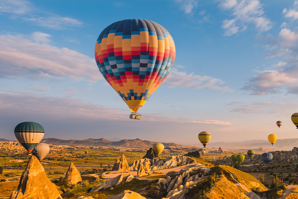 See America from the Sky: Hot Air Balloon Adventures That Will Lift Your Spirit
